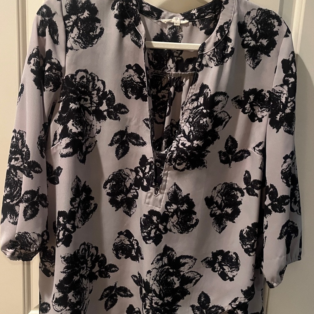 White and Gray Graphic Blouse with 3/4 Sleeves and Mandarin Collar